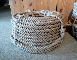 https://upload.wikimedia.org/wikipedia/commons/4/47/Cordage_en_chanvre.jpg