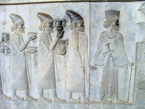 https://upload.wikimedia.org/wikipedia/commons/f/f2/Apadana_Persepolis_Iran.JPG