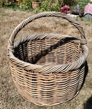 https://www.pamono.ca/large-antique-french-wicker-bread-basket-1900