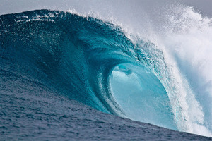 https://upload.wikimedia.org/wikipedia/commons/5/55/Large_breaking_wave.jpg